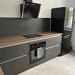 Moderne 2-zimmer Im Zentrum Von דירה *